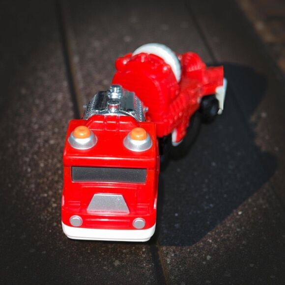 2003 FISHER-PRICE GeoTrax Red Rapid Rescue Train 4 Pc - Picture 1 of 5